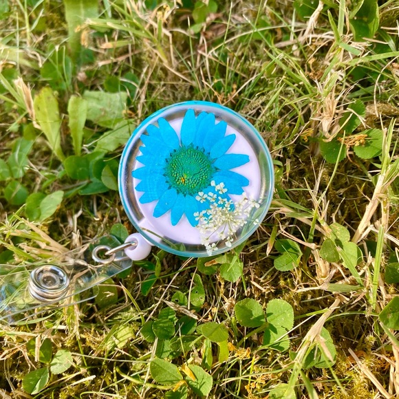 Real flower resin badge reels - Picture 2 of 6